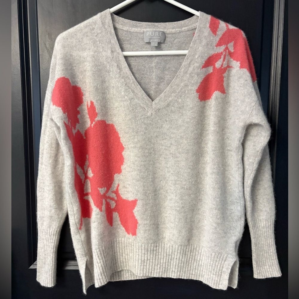 Pure Collection Gray V Neck Cashmere Sweater with Coral Floral Print. Small